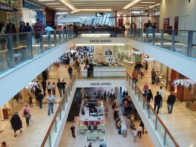 Źródło: http://commons.wikimedia.org/wiki/File:Shopping-mall.jpg