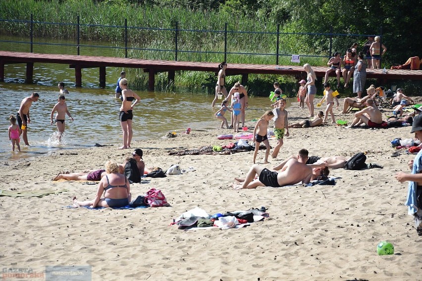 Plaża nad jeziorem Czarnym we Włocławku, 18 czerwca 2021...