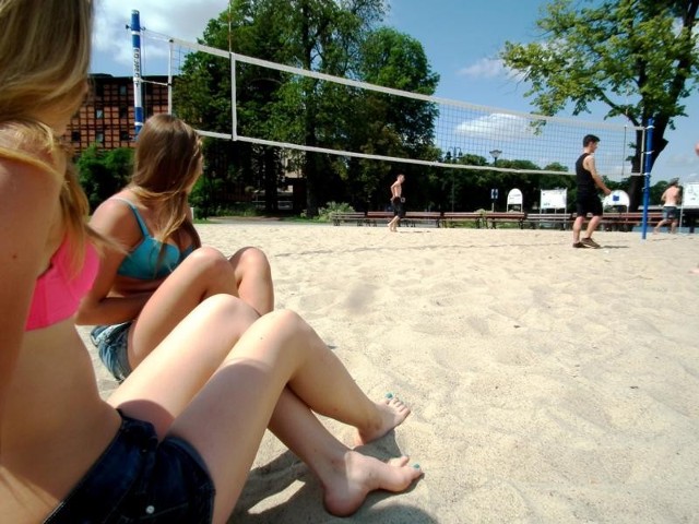 W siatkówkę na plaży Wyspy Młyńskiej będzie można bezpłatnie grać przez całą dobę.