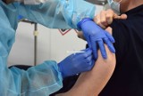 Jakie tempo szczepień przeciw koronawirusowi w gminach powiatu poddębickiego? ZDJĘCIA