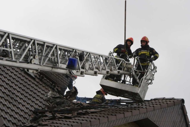 W Gaszowicach zapalił się strop domu jednorodzinnego