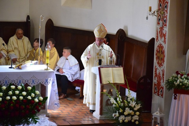 Główne uroczystości złotego jubileuszu parafii pw. NMP Królowej Polski odbyły się 13.08.2023 roku. Kazanie wygłosił abp Wojciech Polak.
