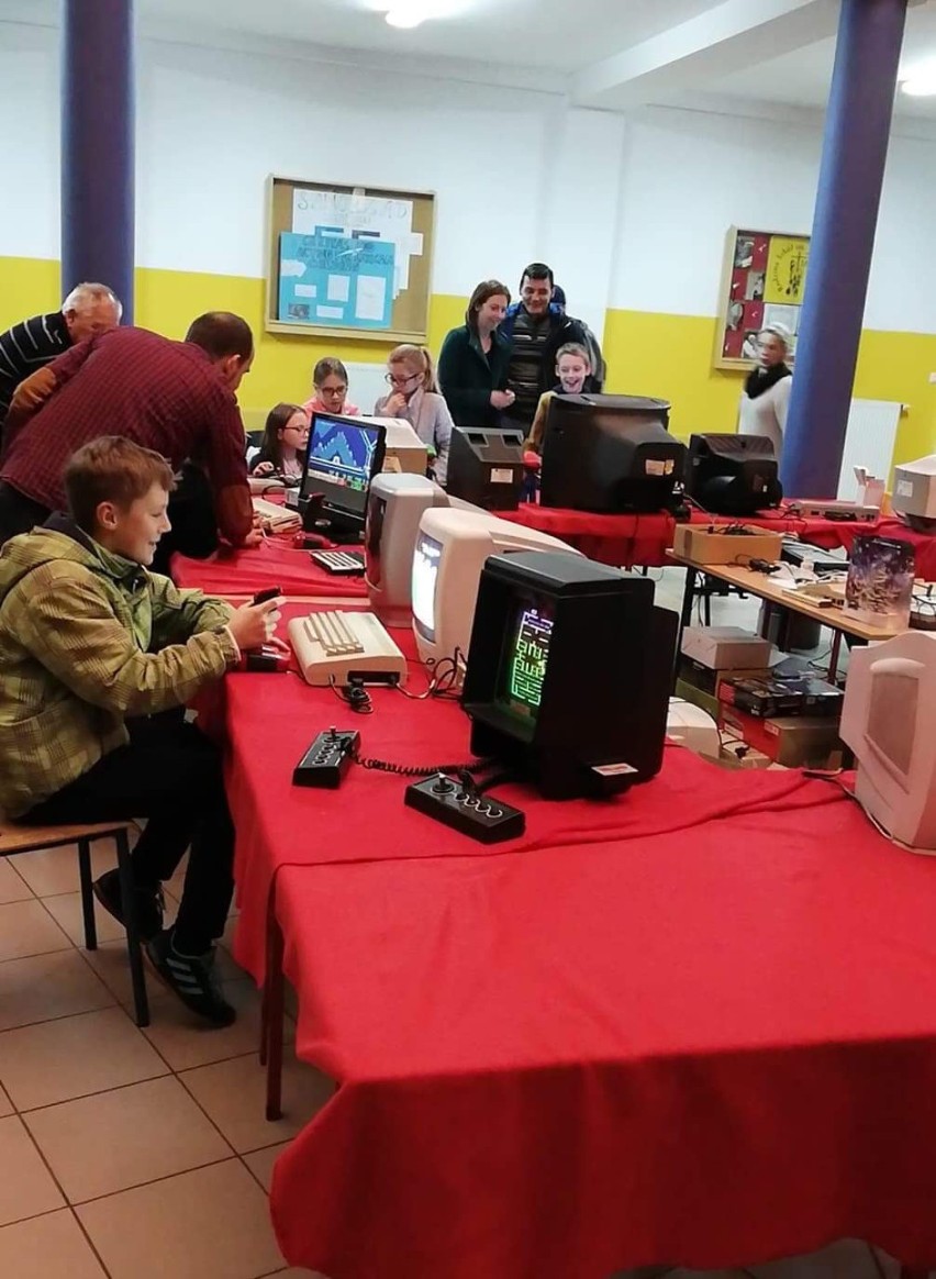 Władysławowo i Pixel-Mania w ZS 1 Władysławowo: Przedświąteczne RetroGranie - 22 grudnia 2019.