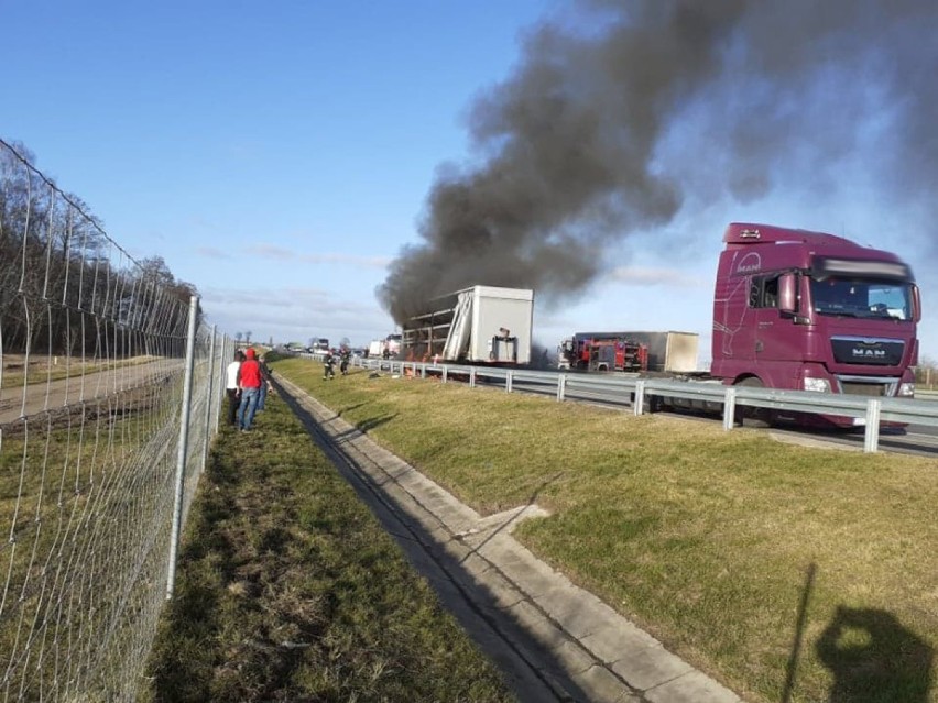 Do pożaru ciężarówki doszło w poniedziałek, 20 stycznia, na...