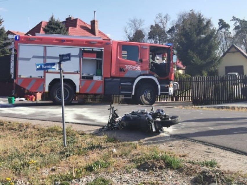 Poważny wypadek motocyklisty na ulicy Szkolnej w Wieńcu w gminie Brześć Kujawski [zdjęcia]