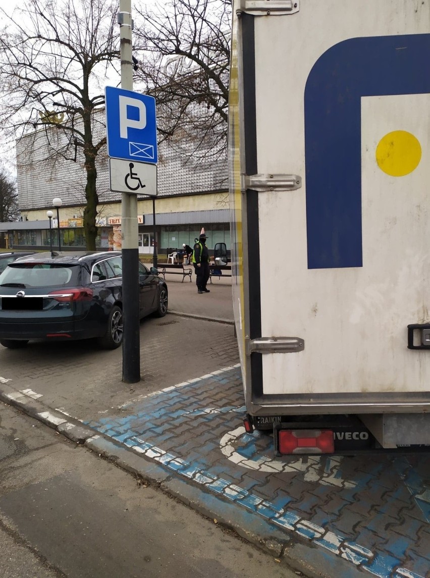Kosztowne parkowanie na kopercie w centrum Pabianic
