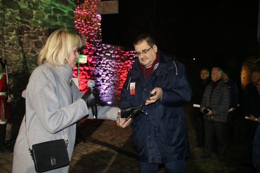 Uroczystego otwarcia wieży dokonała burmistrz Żar, Danuta...