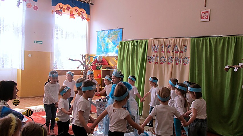 Teatralne powitanie Wiosny w Przedszkolu Samorządowym w Bobowej