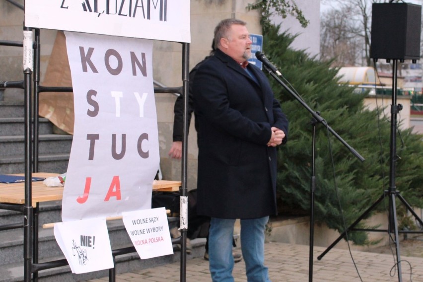 Protest solidarnościowy z "Marszem Tysiąca Tóg" w Puławach....