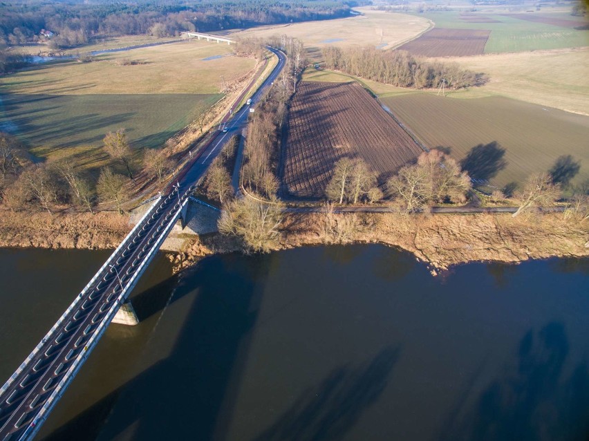 Kiedy dokończenie budowy nowego mostu przez rzekę Wartę w...