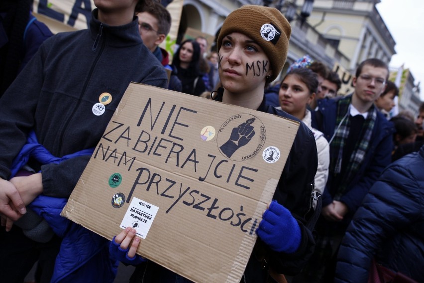 Młodzieżowy Strajk Klimatyczny trwa w Warszawie. 'Dość słów, teraz czyny" [ZDJĘCIA]