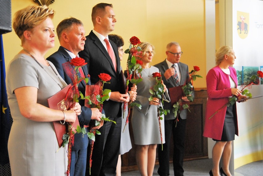 Dzień Nauczyciela w Tomaszowie. Władze miasta i powiatu nagrodziły nauczycieli i dyrektorów