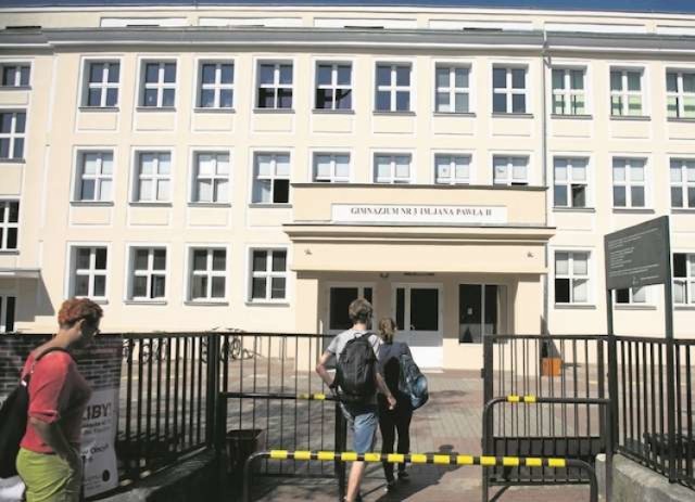 Gimnazjum nr 3 z ulicy Żwirki i Wigury to jedno z trzech samodzielnych gimnazjów działających w Toruniu