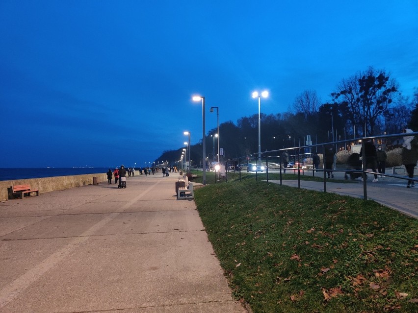 Nowe latarnie w Gdyni przypominają szubienice? Niektórym mieszkańcom kojarzą się jednoznacznie. A Wam się podobają?