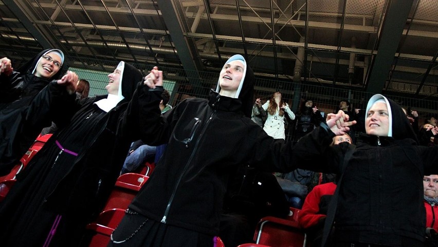 Kraków: trwa wielka ewangelizacja na stadionie Cracovii trwa. Akcja &quot;Bliżej Mocniej Więcej [ZDJĘCIA]