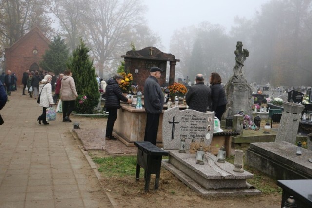 W dniu Wszystkich Świętych w Aleksandrowie Kujawskim zostanie uruchomiony bezpłatny transport na cmentarze.