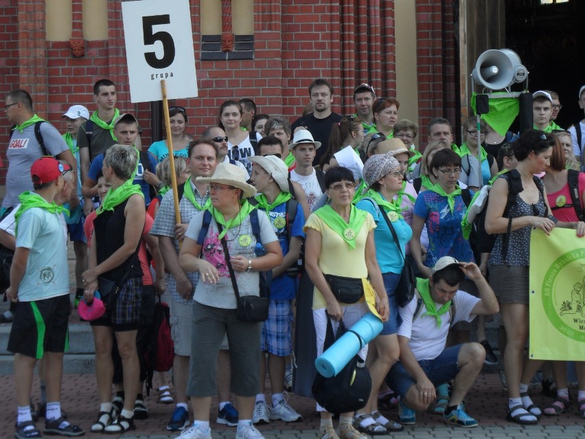 Pamiątkowe zdjęcia pielgrzymów  - Rybnicka pielgrzymka 2014