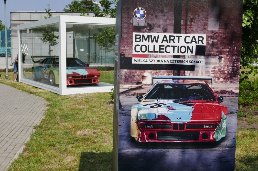 BMW Art Cars na Powiślu. Zobaczcie wystawę pięknie ozdobionych aut w Warszawie