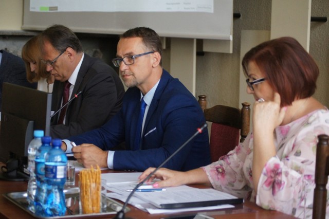 Sesja rady miasta Radomska. Absolutorium, zmiany w budżecie, dotacje dla powiatu...