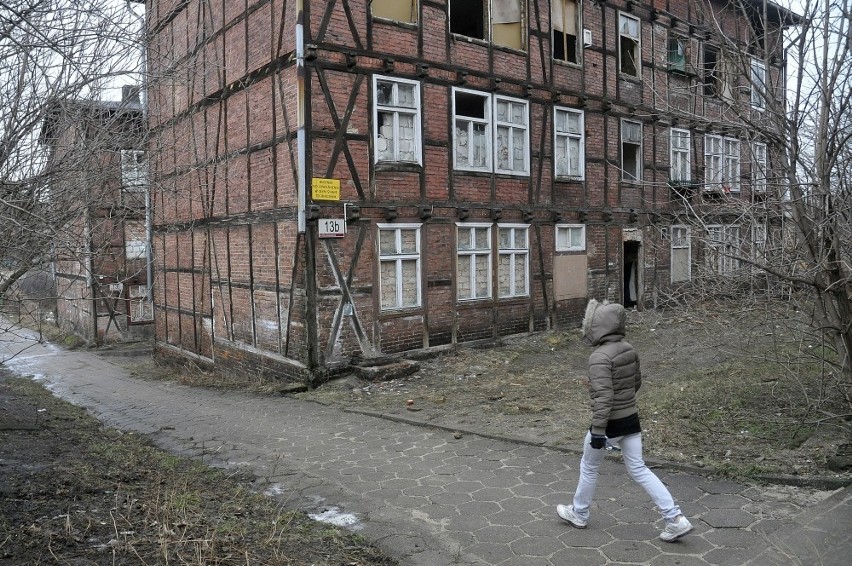 Gdańsk: Niebezpieczne pustostany w Aniołkach. Opuszczone budynki płoną jeden po drugim [ZDJĘCIA]
