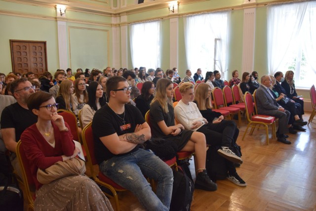 III LO w Kaliszu. Uczniowie spotkali się autorami "Posłania do ludzi pracy..."