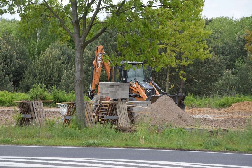 Biedronka i Pepco powstają w Skokach. Kiedy zostaną otwarte? Będzie także przebudowa obwodnicy miasta