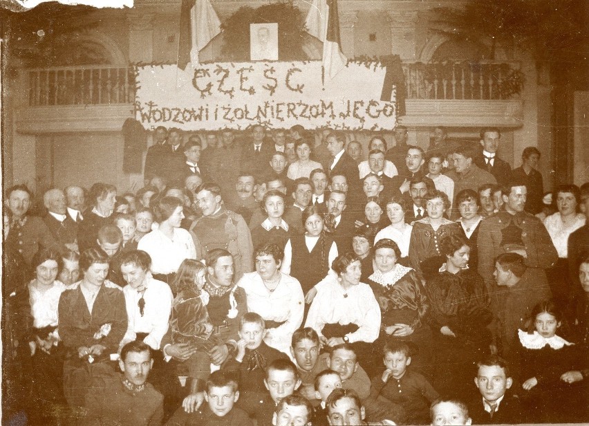 1916

Wigilia legionistów w kieleckim hotelu Bristol.

Przed...