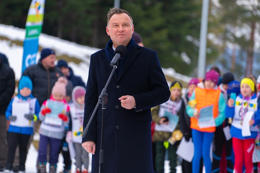 Prezydent Andrzej Duda wręczał puchary na Zimowej Spartakiadzie w Ptaszkowej [ZDJĘCIA]