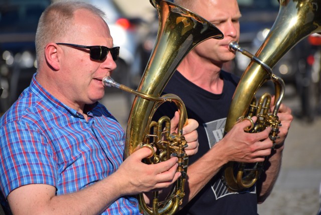 Koncert Miejskiej Orkiestry Dętej OSP na sieradzkim Rynku