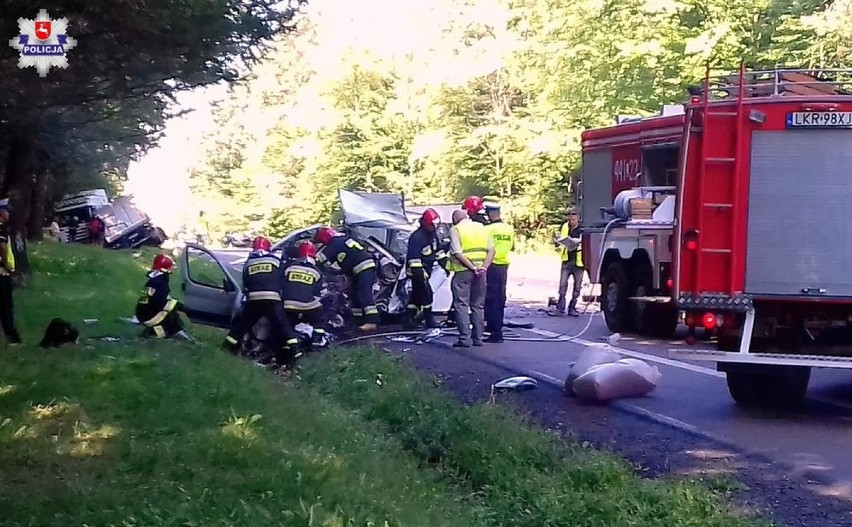 Wypadek na DK19 Lublin-Kraśnik. Jedna osoba zginęła w zderzeniu trzech samochodów 