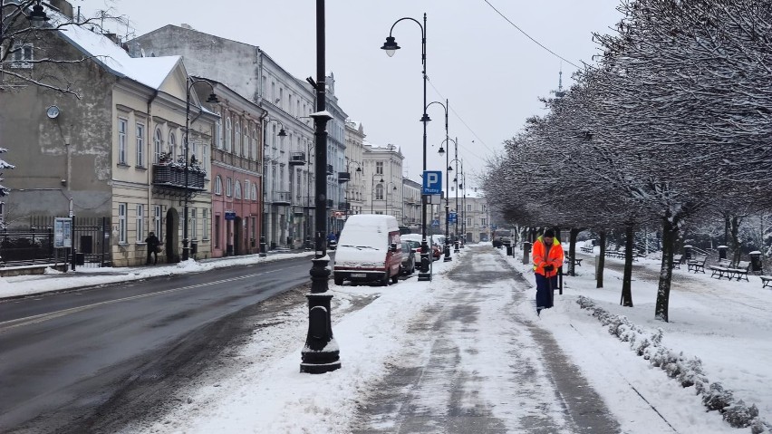 Akcja Zima w Piotrkowie - przyjrzeliśmy się, jak drogowcy...