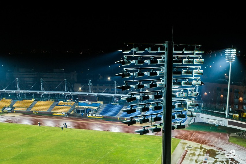 Długo mówiło się o zamontowaniu oświetlenia na Stadionie...