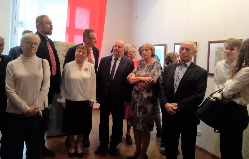 Patriotyczna wystawa "Dla Niepodległej" w inowrocławskim muzeum im. Kasprowicza