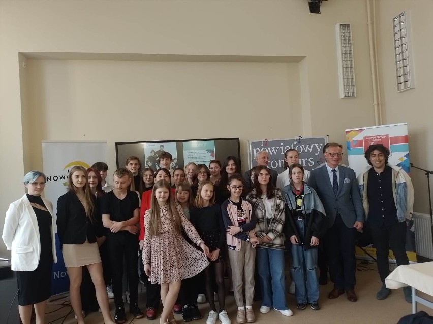 15 uczniów Szkół Podstawowych wystąpiło w Powiatowym Konkursie Piosenki Angielskiej