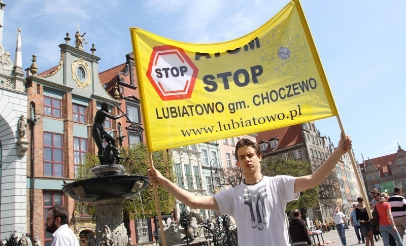 demonstracja na Targu Węglowym przeciw budowie elektrowni