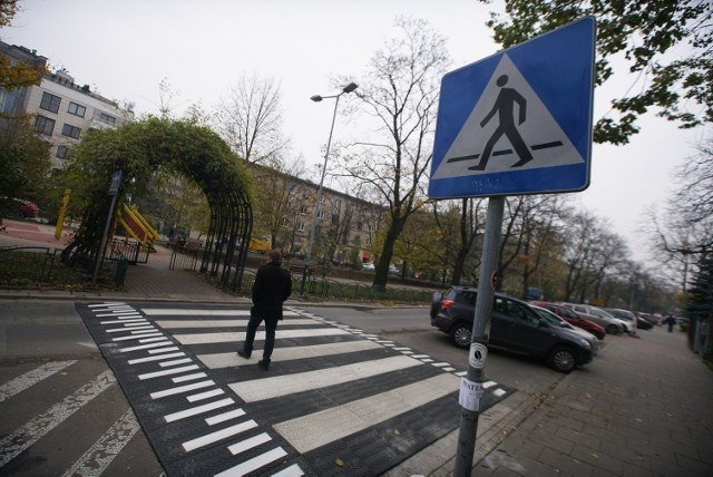 100 tysięcy złotych na modernizację przejść dla pieszych przy szkołach otrzyma powiat poddębicki