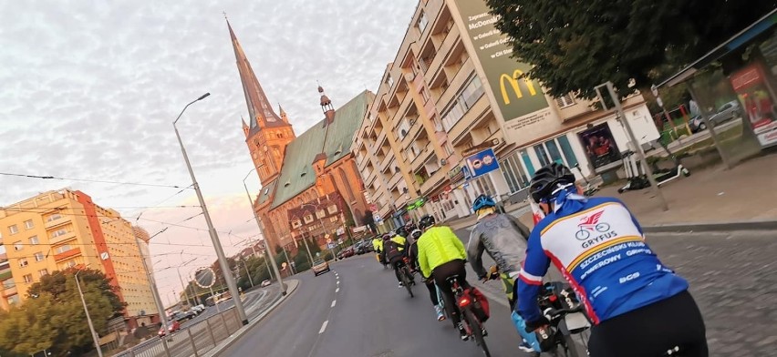 400 rowerzystów wystartowało w jubileuszowym rajdzie. ZDJĘCIA