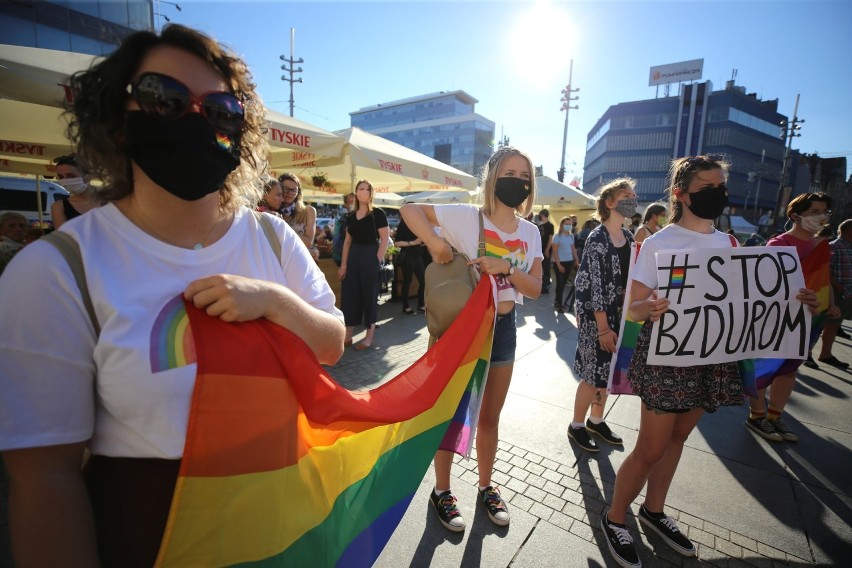 Demonstracja solidarności z osobami LGBTQ na katowickim...