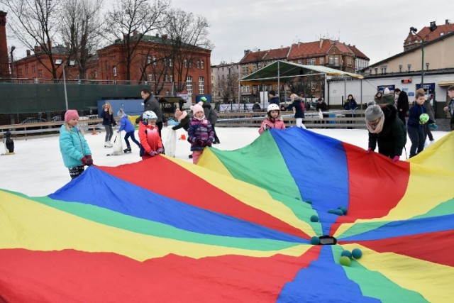 Jakie atrakcje czekają dzieci podczas ferii zimowych 2023 w Legnicy? Sprawdźcie propozycje legnickich ośrodków --->>>
