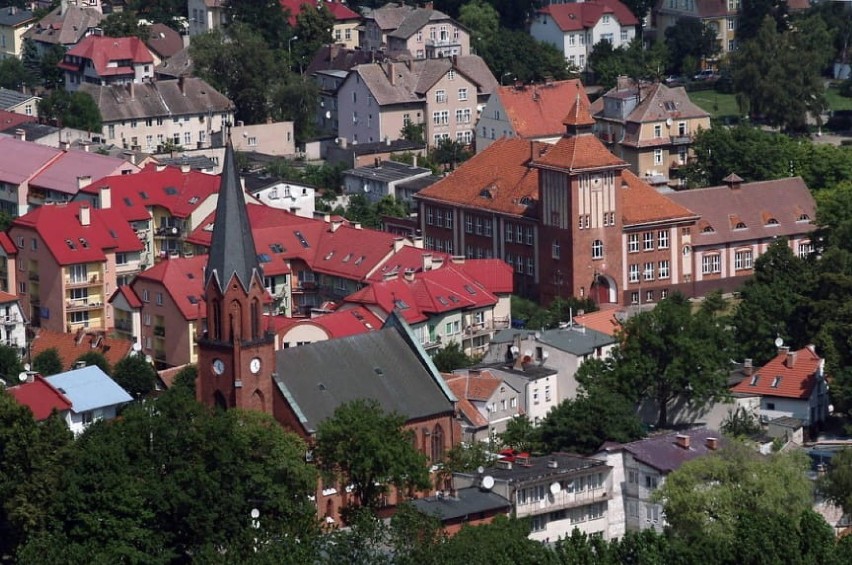 Kościół p.w. Najświętszego Zbawiciela, w głębi Szkoła...