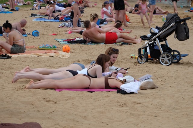 Plaża Dojlidy przeżywała oblężenie w weekend. Tłumy białostoczan szukały ochłody na kąpielisku