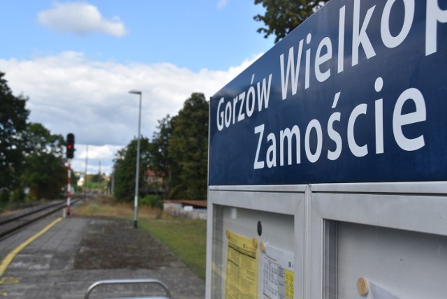 Nazwa Zamoście funkcjonuje choćby przy dookreśleniu nazwy stacji kolejowej, która jest w rejonie ulic Wawrzyniaka i Śląskiej.