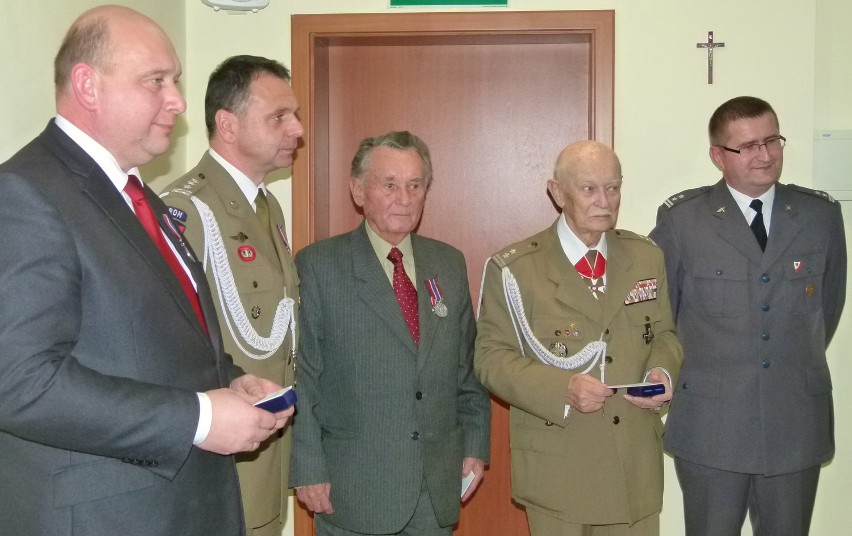 W starostwie w Piotrkowie wręczyli medale Pro Patria