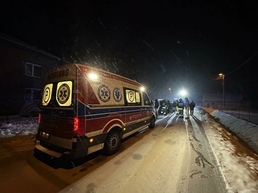 Wypadek w Lesznie w powiecie przemyskim. W zderzeniu VW passata z oplem, ranna została jedna osoba [ZDJĘCIA]