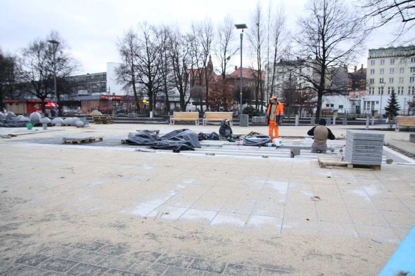 Skwer przy Sokolskiej w Katowicach. Ostatnie prace wykończeniowe [ZDJĘCIA]