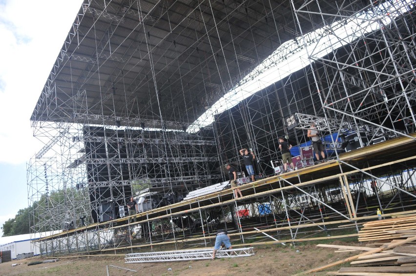 Prace na terenie PolAndRock Festiwalu idą pełną parą....