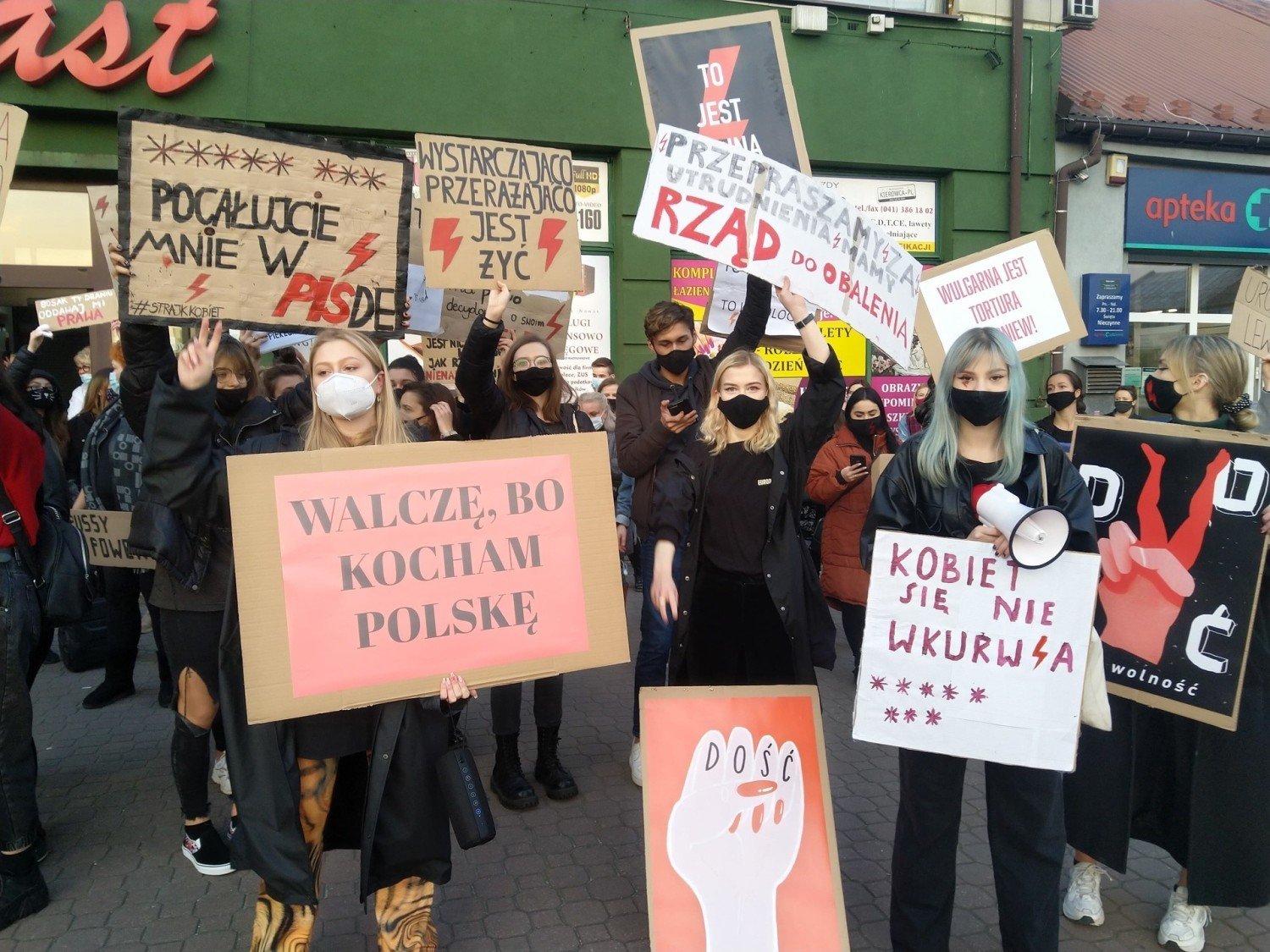 j-drzej-w-wychodzi-na-ulice-protest-kobiet-w-zwi-zku-z-wyrokiem