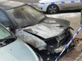 Zatrzymano podejrzanego o podpalanie aut w Słupsku. 26-latek z zarzutami