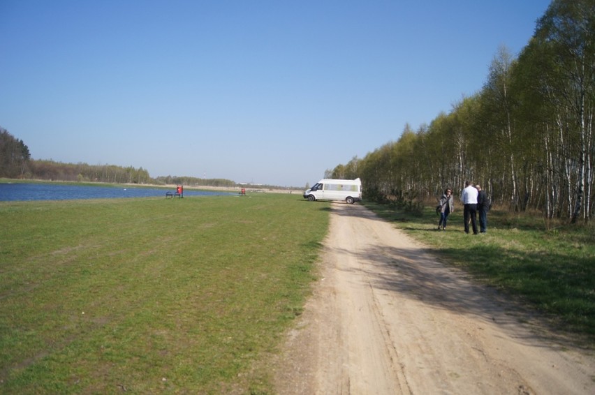 Radomsko: Sadzą drzewa przy zbiorniku na Wymysłówku