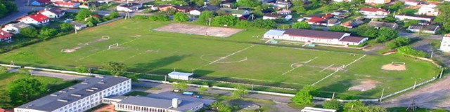 Stadion Partyzanta Leszno. To tu stawiał pierwsze kroki Lewy.